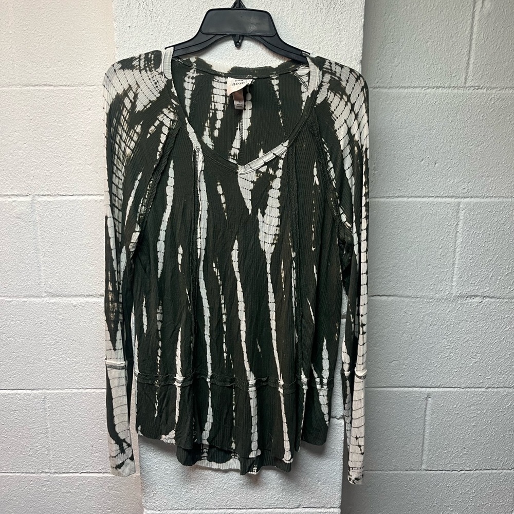 Knox Rose Green and Cream Patterned Blouse